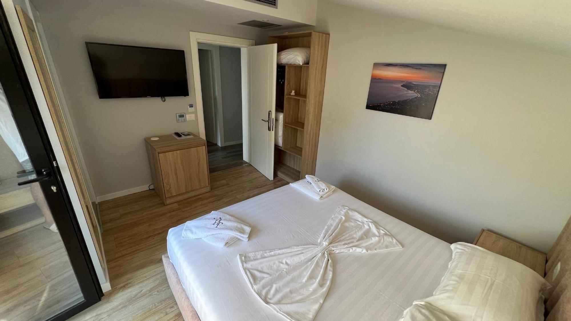 Villa Tramonto Vlore Radhime Bagian luar foto