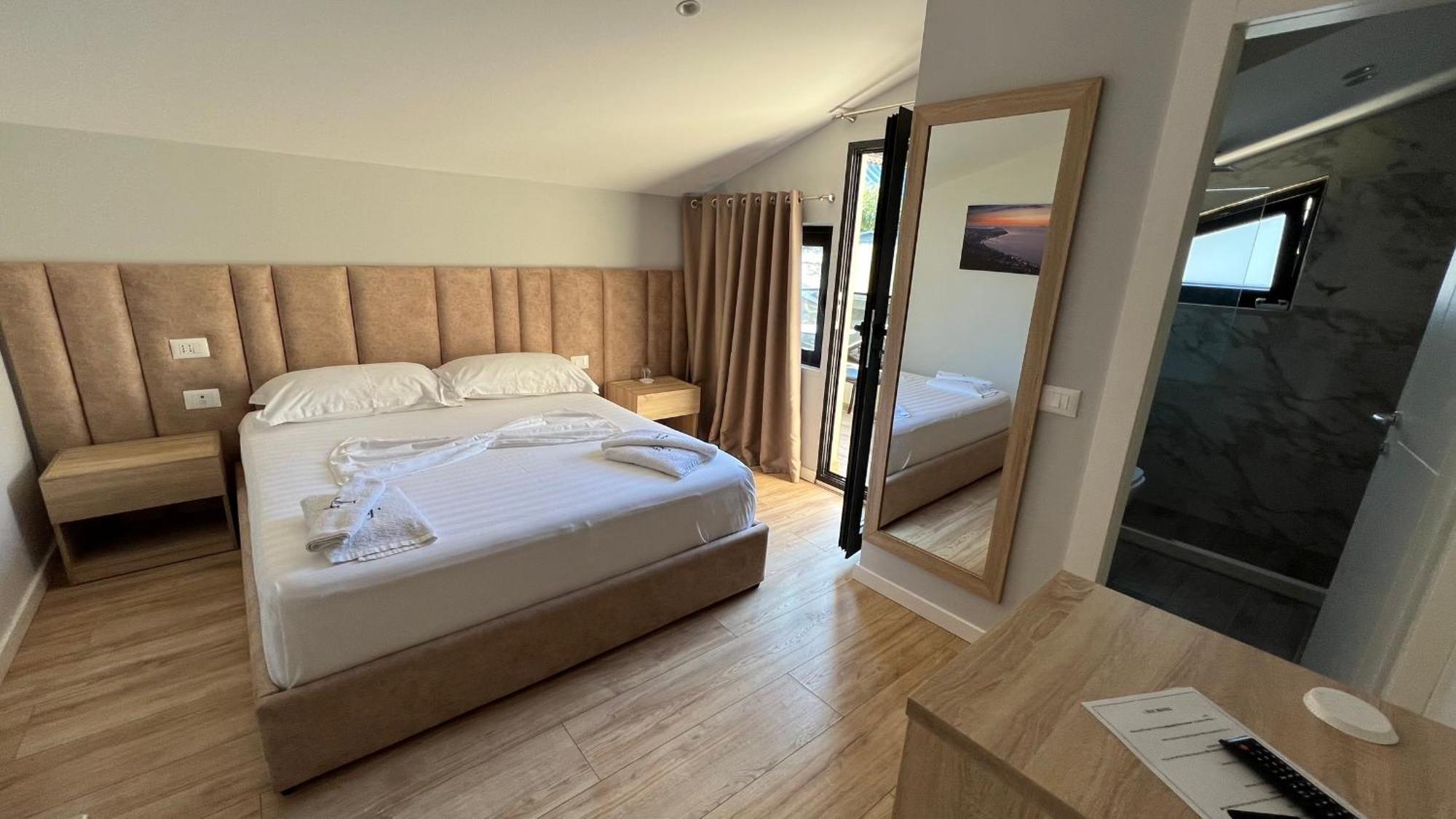 Villa Tramonto Vlore Radhime Bagian luar foto