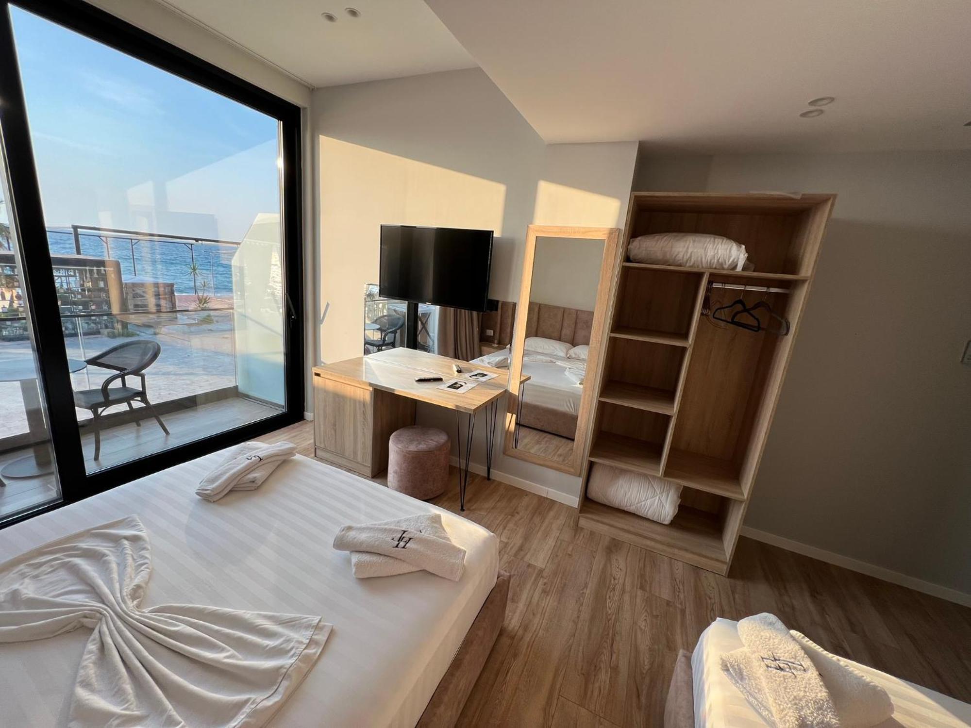 Villa Tramonto Vlore Radhime Bagian luar foto